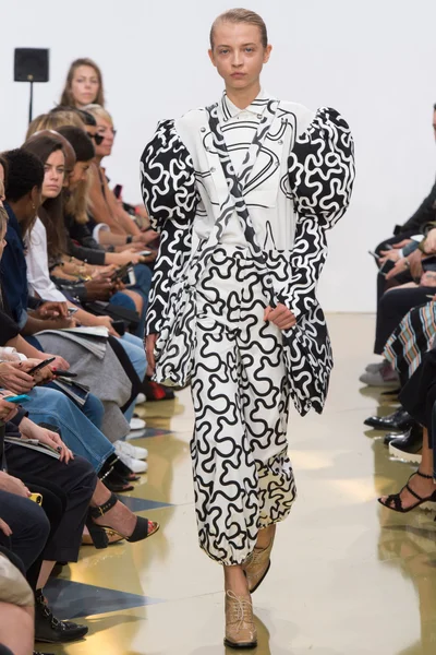 Look 32